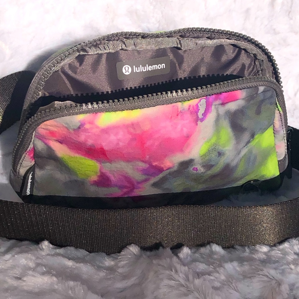 Lululemon Everywhere Belt Bag NWT Hyper Dye Multi **LAST ONE** - Picture 4 of 15